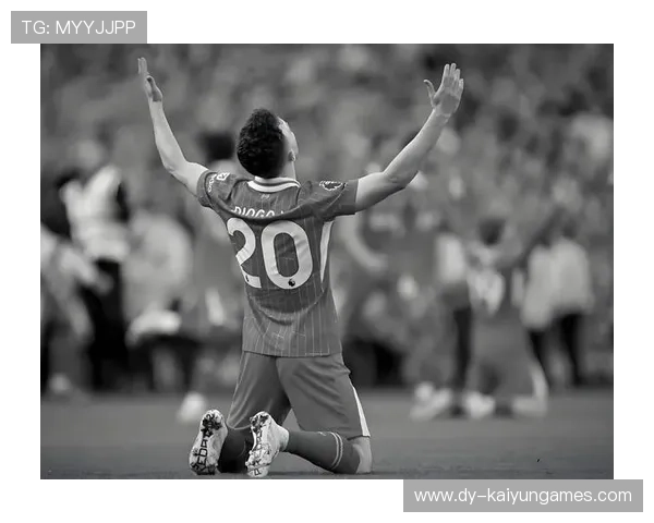 切尔西训练场突发笑料：若塔与队友互整训练小把戏